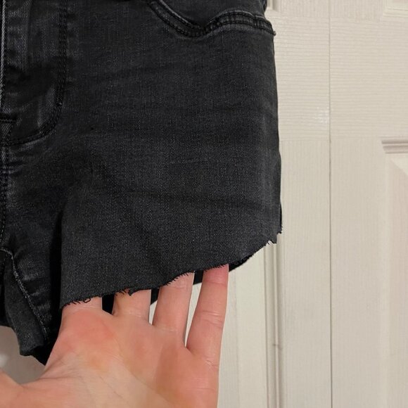 Maurices Women's Black Wash Stretch Whiskered Cut Off Jean Shorts Size Small - Picture 4 of 6